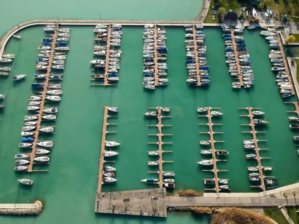 Апартаменты Hello Balaton Альшоэрш Экстерьер фото